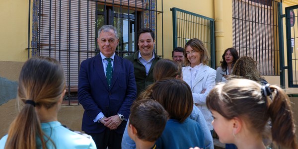El alcalde Sanz visita las obras en los colegios del distrito Sur y aborda con la Junta nuevas vías de colaboración para mejoras en los centros educativos