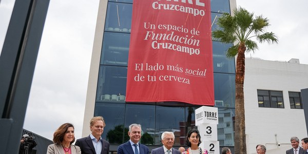 El alcalde señala que la nueva Torre Cruzcampo “es un ejemplo claro de que la colaboración público-privada puede generar beneficios reales para la ciudad”
