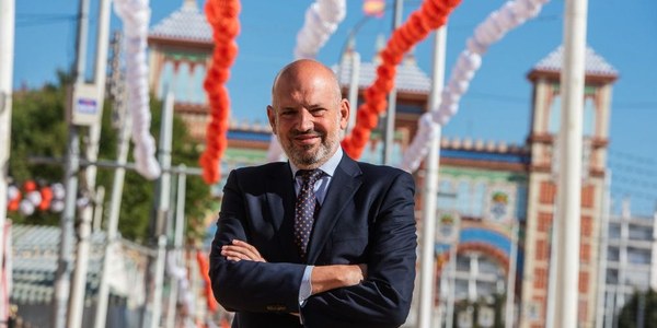 El Ayuntamiento abre el plazo del concurso de diseños para la portada de la Feria de Abril 2025, que volverá a estar abierto a otros estilos arquitectónicos