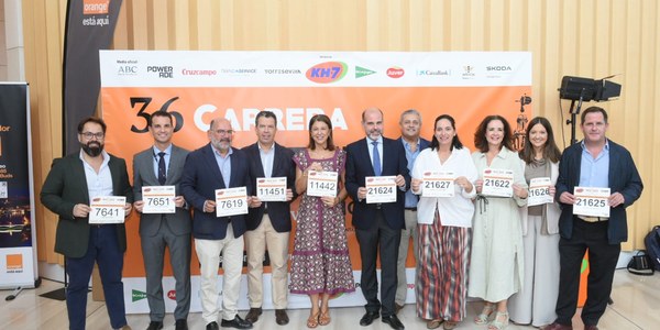 El Ayuntamiento comienza con el reparto de dorsales para la próxima edición de la Carrera Nocturna del Guadalquivir