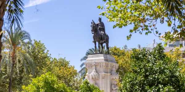 El Ayuntamiento conmemorará el centenario del monumento de San Fernando con un acto en la Plaza Nueva en vísperas del 15 de agosto
