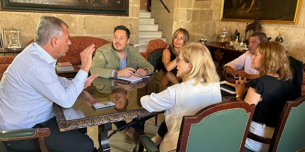 El Ayuntamiento constituye un dispositivo especial para afrontar la problemática en la calle Feria
