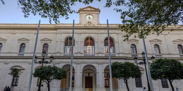 El Ayuntamiento culmina la restauración de la fachada de la Casa Consistorial, recuperando el esplendor de este edificio histórico