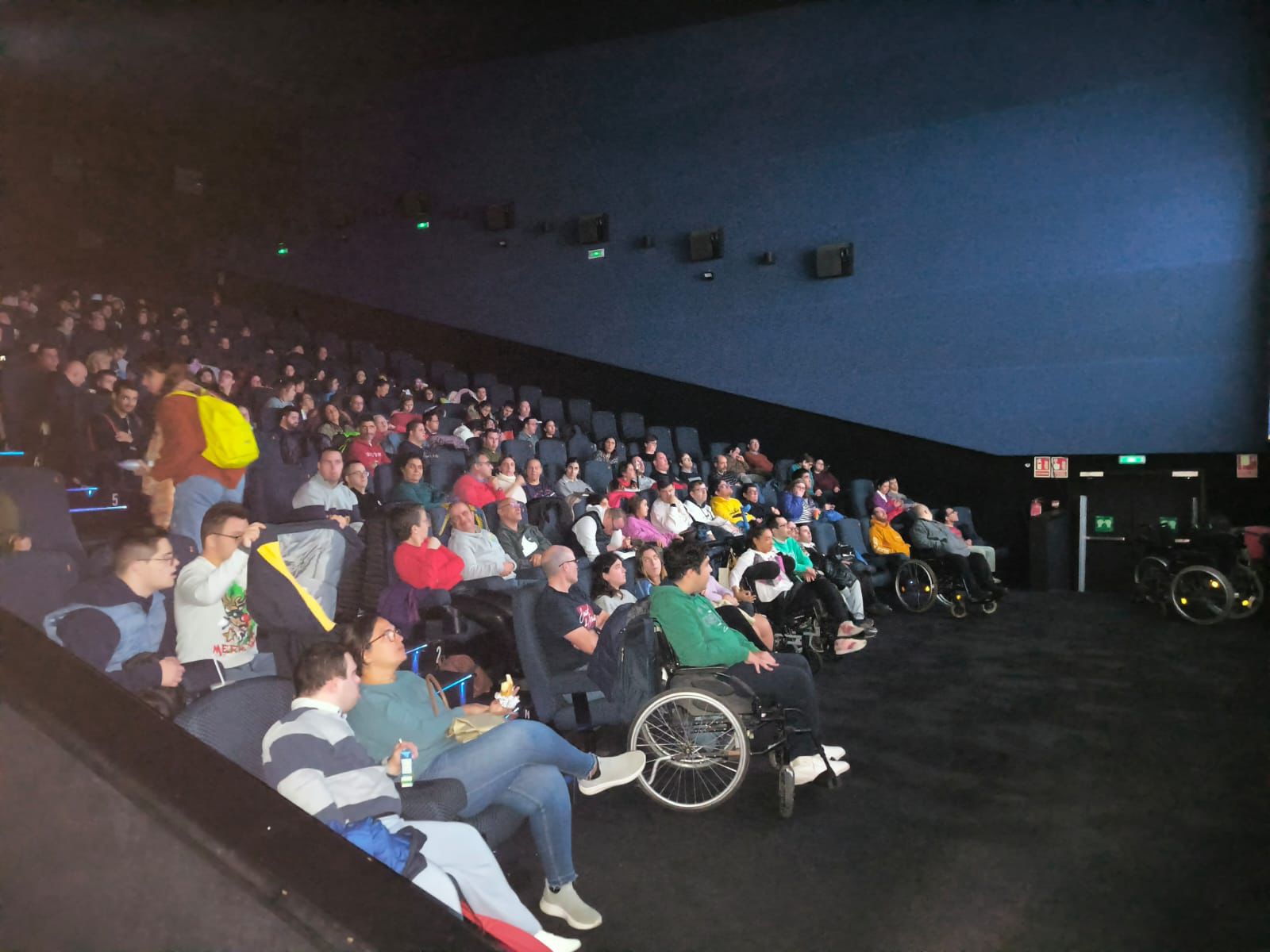 El Ayuntamiento fomenta la inclusión acompañando al cine a 270 niños ...