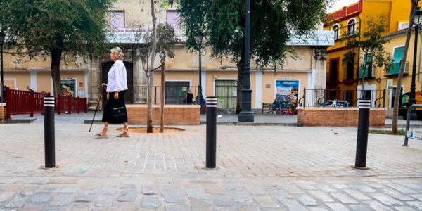 El Ayuntamiento hace más accesible la plaza del Pumarejo respetando el adoquín de Gerena y arreglando desperfectos