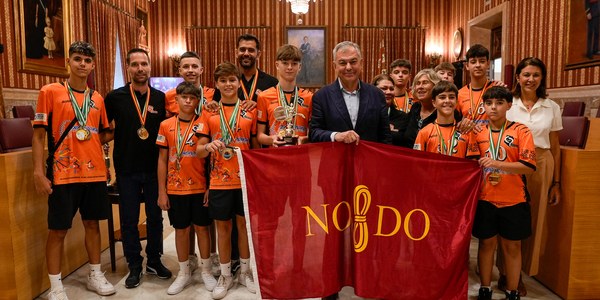 El Ayuntamiento homenajea al equipo infantil del Club Voleibol Palestra, campeones de España 2024