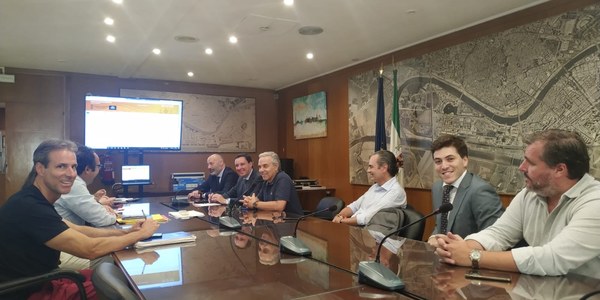 El Ayuntamiento presenta a los hosteleros la nueva aplicación para la renovación telemática de las licencias de veladores que estará activa el 15 de septiembre