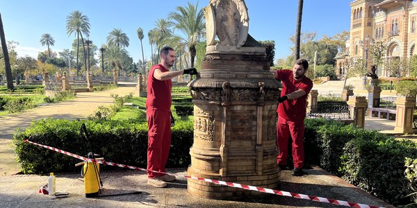 El Gobierno de Sanz inicia un servicio pionero de conservación y limpieza de los parques históricos de Sevilla