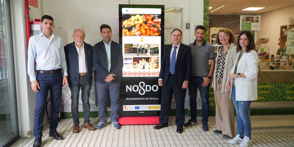 El Gobierno de Sanz mejora la experiencia en los mercados de abastos con la instalación de tótems informativos digitales