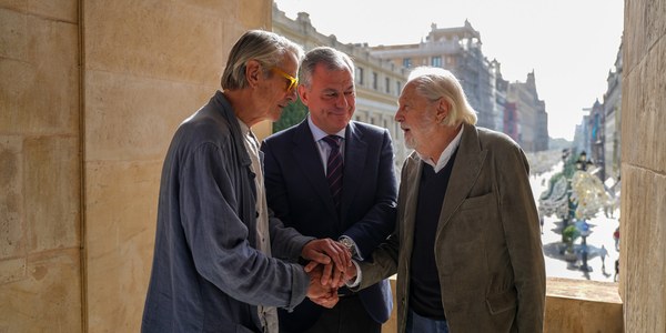 Jeremy Irons visita el Ayuntamiento de Sevilla