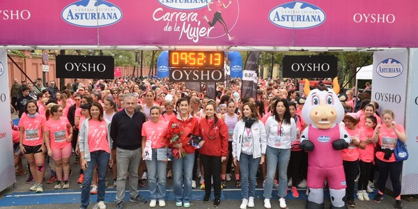 José Luis Sanz asiste a la XVII Carrera de la Mujer donde Sevilla ponía el broche de oro al circuito nacional de 2024