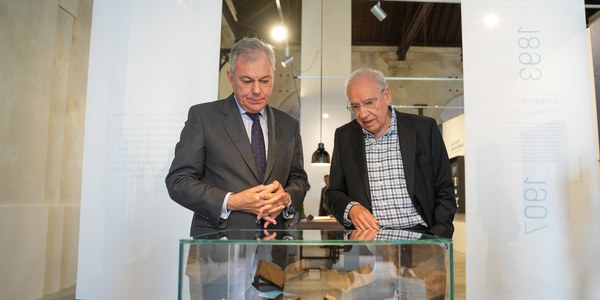 La exposición 'Los Machado, retrato de familia', se prorroga hasta el 4 de enero, tras convertirse en el evento literario del año con más de 31 000 visitas