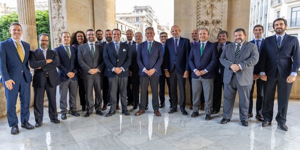 La Hermandad de Nervión presenta al alcalde su proyecto de obra social, que estará dirigida a la inserción laboral