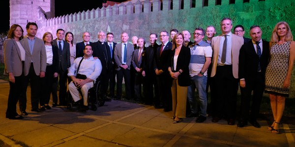 La Muralla de la Macarena estrena su nueva iluminación artística con equipos de última generación