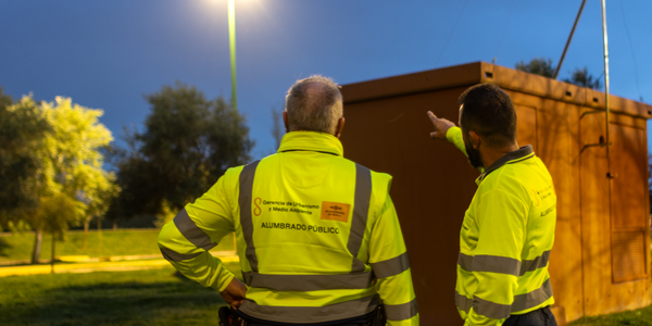 Sanz concluye la primera fase de iluminación del Parque Vega de Triana, atendiendo una demanda histórica de los vecinos