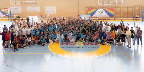 Casi 200 jugadores participan en el I Torneo de Voleibol LGTBIQ+ de Sevilla