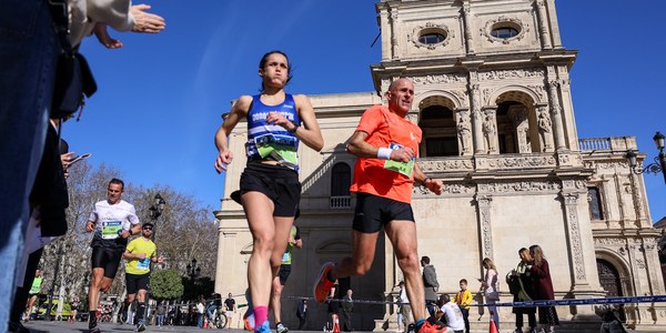 El 40.º ZURICH Maratón de Sevilla contará con servicios especiales de movilidad, limpieza y seguridad