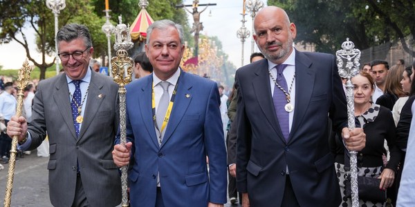 El alcalde califica como “un hito histórico para la la ciudad y todas sus hermandades la gran procesión que ha protagonizado hoy el Cachorro en Roma”