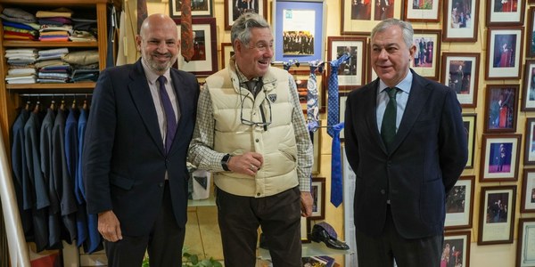 El alcalde de Sevilla anuncia que el maestro sastre Manuel Ibáñez tendrá una calle en Los Remedios