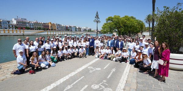 El alcalde de Sevilla da la bienvenida a los voluntarios de la IV Conferencia Internacional sobre la Financiación para el Desarrollo