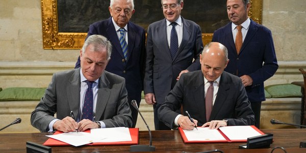 El alcalde de Sevilla firma el convenio con la promotora de ‘Vera Sevilla’ que permitirá la construcción de la pasarela peatonal Princesa Leonor