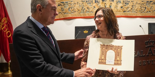 El alcalde de Sevilla homenajea a 160 empleados municipales jubilados en un acto celebrado en el Real Alcázar