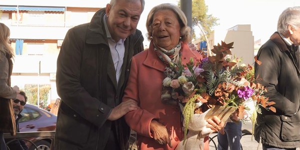 El alcalde de Sevilla inaugura la rotulación del Parque Enriqueta Vila Vilar como referente internacional en el estudio de la Historia de América