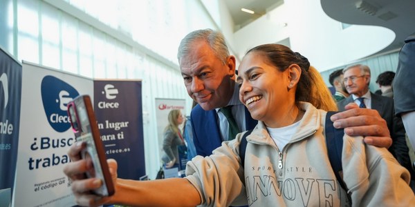 El alcalde de Sevilla, José Luis Sanz, inaugura la VII Feria del Empleo y Emprendimiento del Polígono Sur