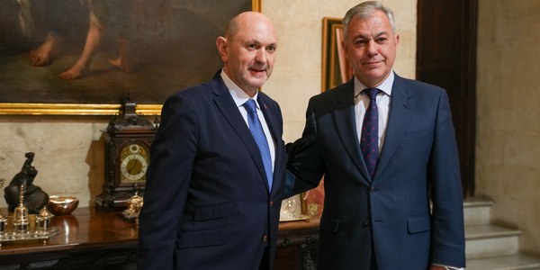 El alcalde de Sevilla recibe al presidente de la RFEF de cara a la celebración de la final de la Copa Del Rey
