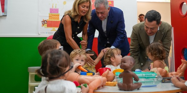 El alcalde inaugura, junto al presidente de la Junta de Andalucía, el curso escolar (1-3) 2025/2026