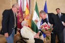 El alcalde Sanz homenajea a cuatro sevillanas mayores de 100 años dentro del programa 'Sevillanos centenarios' El alcalde Sanz homenajea a cuatro sevillanas mayores de 100 años dentro del programa 'Sevillanos centenarios'