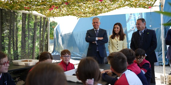 El alcalde Sanz inaugura el Espacio Fundación Unicaja en el Muelle de las Delicias