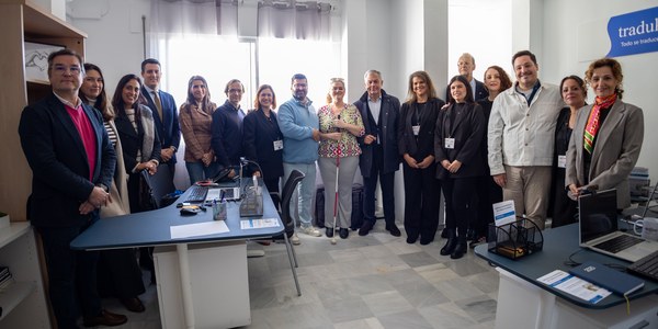 El alcalde Sanz inaugura la nueva oficina municipal de interpretación de lengua de signos, con acompañamiento gratuito para personas sordas o sordociegas