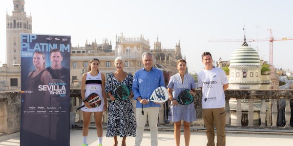 El alcalde Sanz preside la presentación del Cupra FIP Platinum, que convertirá a Sevilla en la única ciudad española en acoger un torneo de esta categoría