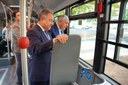 El alcalde Sanz realiza el primer viaje en tranvibús, que será gratuito la primera semana