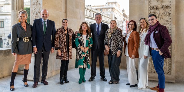 El alcalde Sanz recibe a grandes artistas del género de las sevillanas y pone en valor "su papel destacado en la promoción de la cultura y la música de nuestra ciudad"