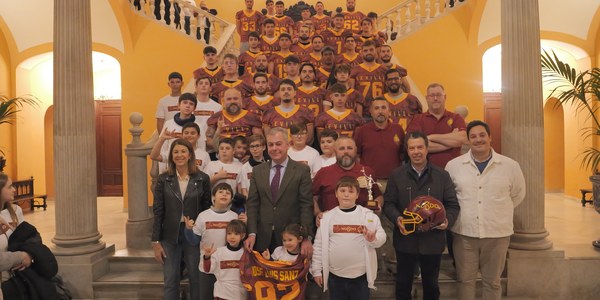 El alcalde Sanz recibe al club de fútbol americano de Torreblanca Los Linces