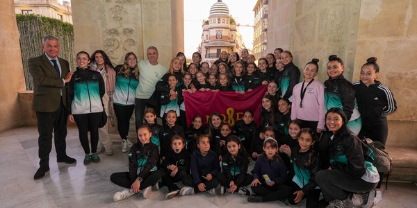 El alcalde Sanz, recibe al Club Deportivo Gimnasia Rítmica Azahar, referente en nuestra ciudad en tan sólo año y medio