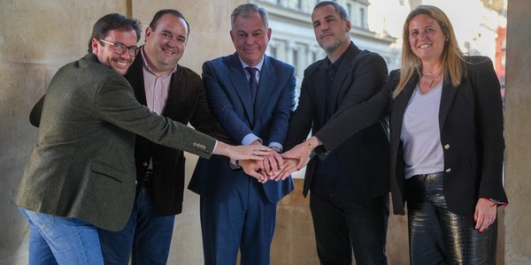 El alcalde Sanz recibe al nuevo director de la Feria del Libro, Antonio Agredano
