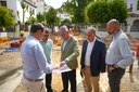 El alcalde supervisa las obras de renovación de la calle Júcar en Heliópolis que cuentan con una inversión de casi de 1,7 millones de euros