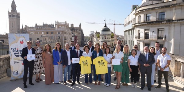 El Ayuntamiento acoge la presentación de la XIII carrera 'Tus kilómetros nos dan vida', que reunirá a 6000 corredores para luchar contra el cáncer infantil