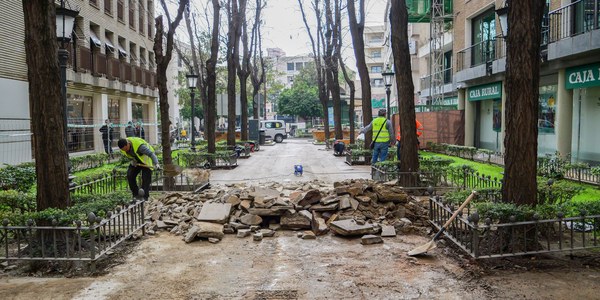 El Ayuntamiento acomete obras de mejora en Josefa Reina Puerto, junto a la Plaza de la Magdalena