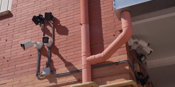 El Ayuntamiento ampliará el número de colegios públicos que contarán con cámaras de vigilancia con inteligencia artificial