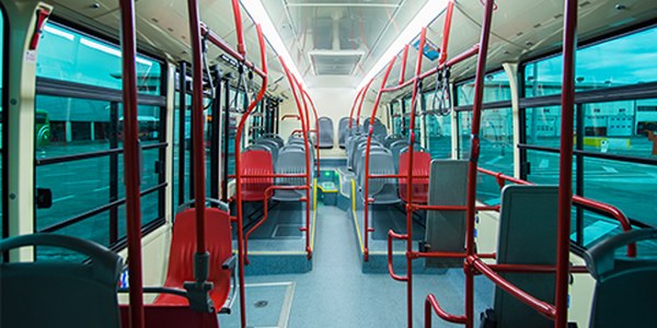El Ayuntamiento aplicará un descuento del 40 % en la mayoría de las tarifas de Tussam, y la gratuidad hasta los 14 años, a partir del 1 de julio