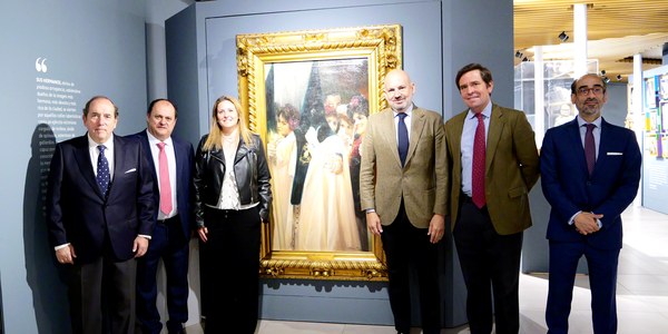 El Ayuntamiento colabora con la exposición 'Ofrenda, Rosa, Corona, Beso, Centenario del Besamano de la Esperanza Macarena' con el préstamo de una obra de García Ramos