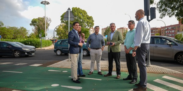 El Ayuntamiento culmina las obras del carril bici en la Avenida de Jerez que cuenta con 1,7 kilómetros de longitud