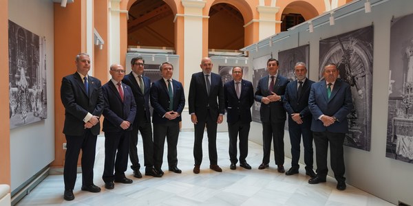 El Ayuntamiento de Sevilla homenajea la figura de Antonio Fernand con una exposición antológica sobre su fotografía cofrade