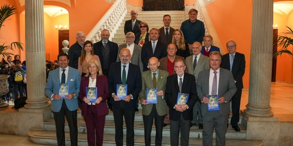 El Ayuntamiento de Sevilla presenta el libro que recopila la historia de los carteles de la Cabalgata de Reyes Magos