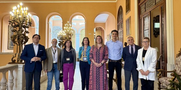 El Ayuntamiento firma un Convenio de buenas prácticas turísticas para garantizar la convivencia en el Barrio de Santa Cruz