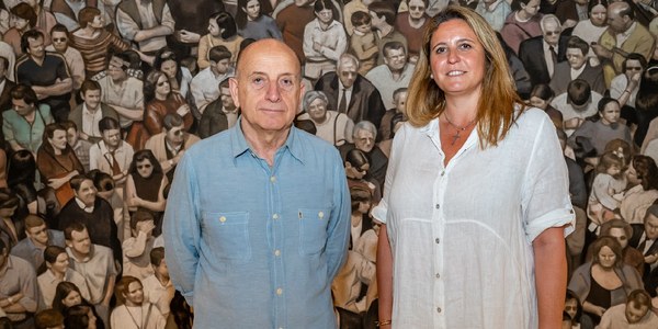 El Ayuntamiento homenajea al artista sevillano Curro González con la retrospectiva ‘Siguiendo el camino torcido’